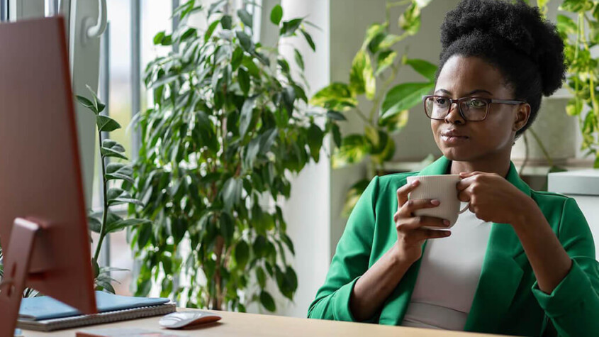 A woman looks at her computer with a concerned expression. This could represent the search for substance abuse symptoms. Learn more about Alcohol addiction help in New York, NY can the support Addiction Therapy Expert Stephen Gilman can offer. Learn more about dual diagnosis mental health and substance abuse today.