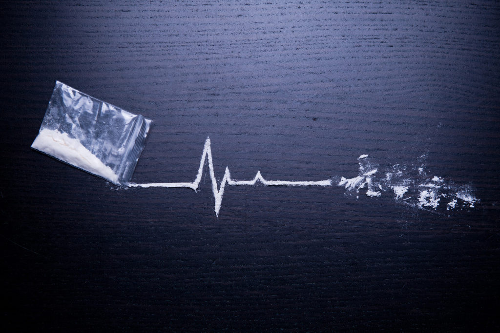 A bag of powder with a trail of powder resembling a heart monitor. An online psychiatrist in New York, NY can offer support with treatment for opioid withdrawal in New York, NY and other services. Learn more today  about opioid addiction treatment in New York, NY 10022. 